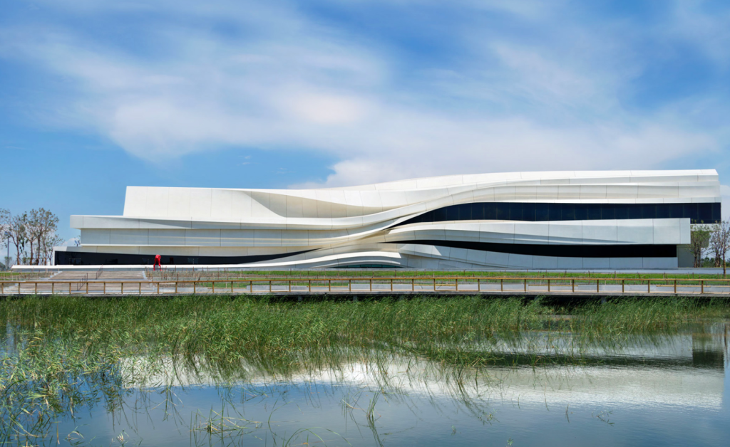 curved aluminium profiles for structures